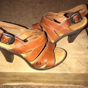 Born Size 7 Leather Pumps